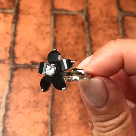 Sterling Silver Black Flower Ring Size 7.5 - Picture 11 of 12